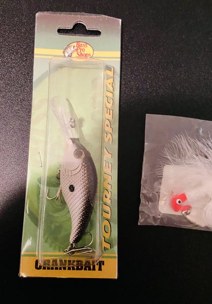 Bass Pro Shops Tourney Special Crankbait Lure Review - $1.99 For A Quality  Lure! 