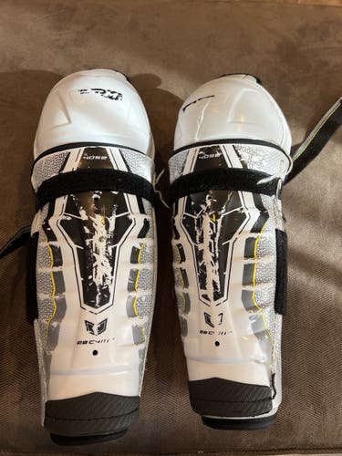 Used CCM Tacks 4052 Shin Pads