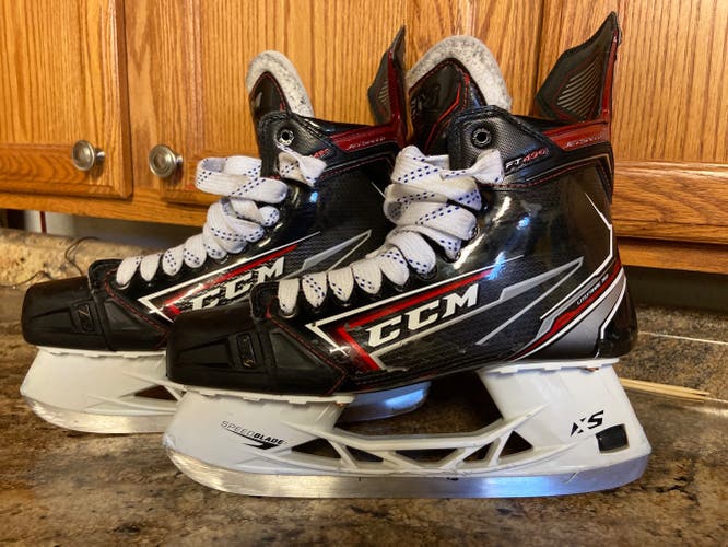 Senior CCM Regular Width Size 9.5 JetSpeed FT490 Hockey Skates
