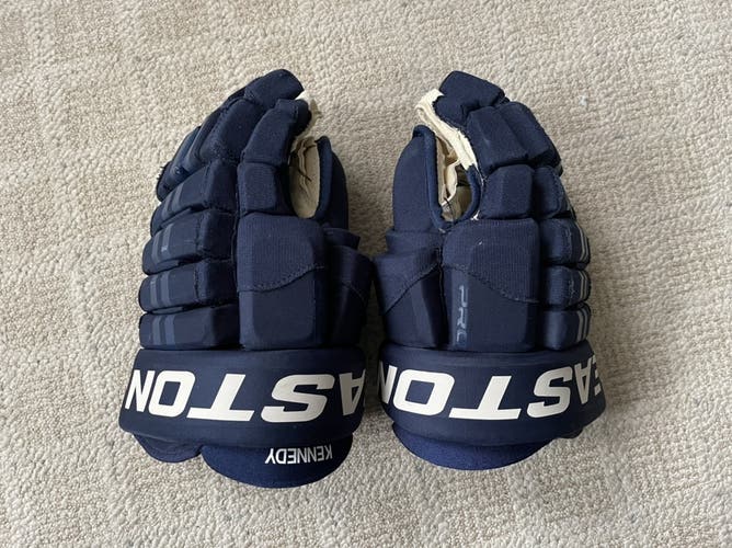 Gloves Used Easton Pro 4 Roll 13" Pro Stock Pittsburgh Penguins Third Tyler Kennedy