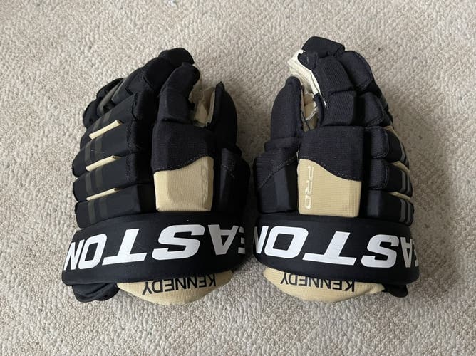 Gloves Used Easton Pro 4 Roll 13" Pro Stock Pittsburgh Penguins Tyler Kennedy