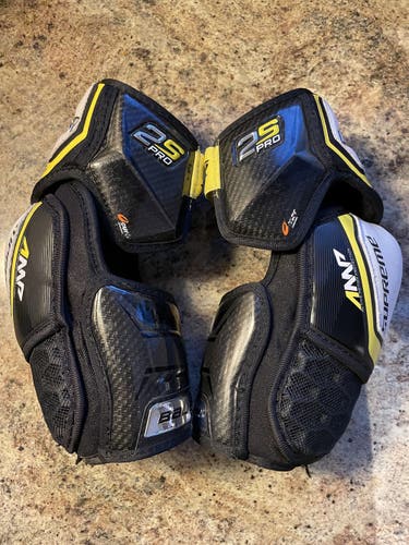 Near mint M/M Supreme 2S Pro elbow pads