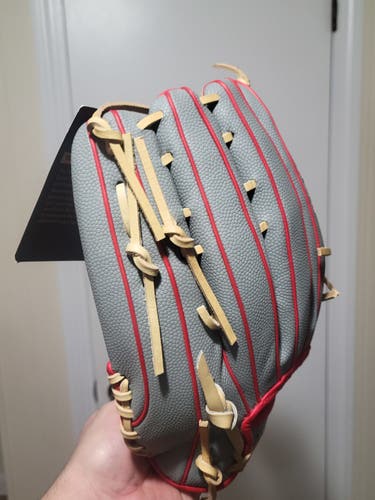 Baseball Glove New Wilson Right Hand Throw Outfield A2000 12.75"