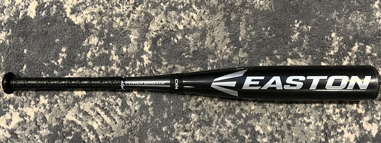 Easton Mako Beast 2 3/4" BIG Barrel!! 29" -10 hot bat!! great condition. New grip.