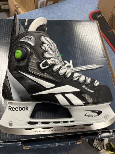 Senior Reebok Regular Width  Size 6 11k Hockey Skates