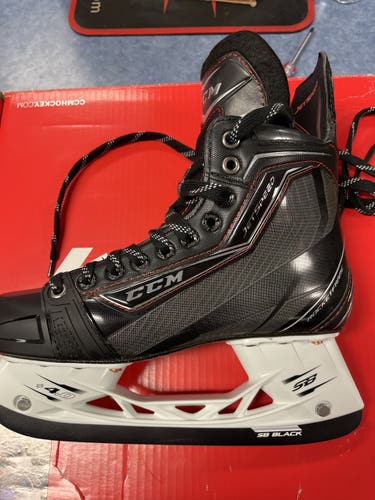 Senior CCM Regular Width  Size 6 Jetspeed Black Hockey Skates