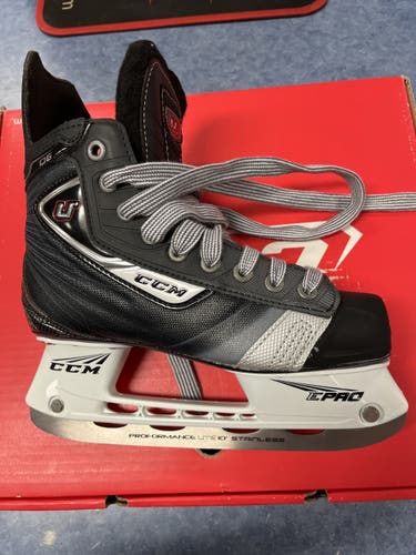 Junior CCM Regular Width  Size 3.5 Vector U plus 06 Hockey Skates