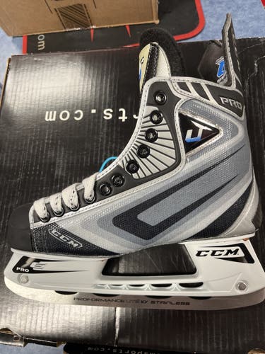 Senior CCM Regular Width  Size 6 Vector U plus Pro Hockey Skates