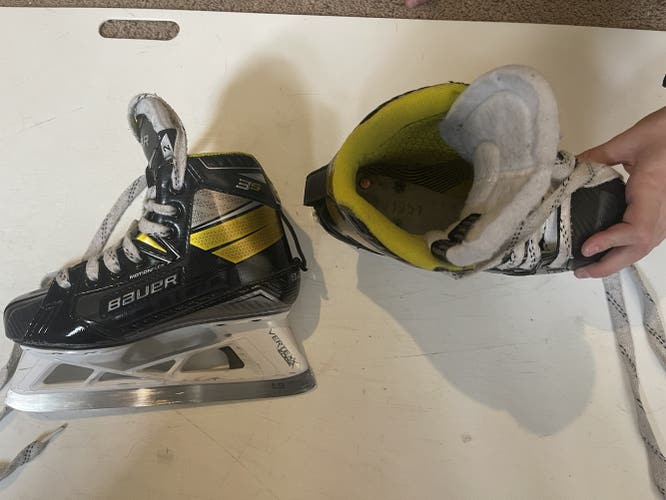 Used Bauer Regular Width Size 2 Supreme 3s Hockey Goalie Skates