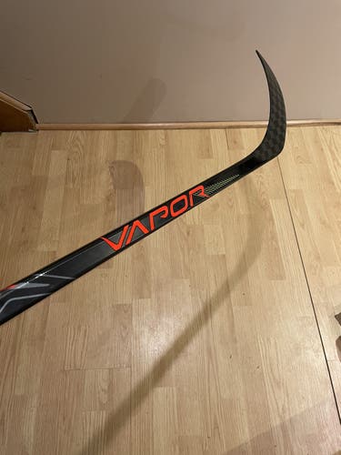 Senior Right Handed Mid Pattern Pro Stock Vapor Flylite League Hockey Stick