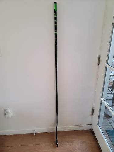 New Senior Bauer Right Handed Supreme ADV Mid Pattern Hockey Stick