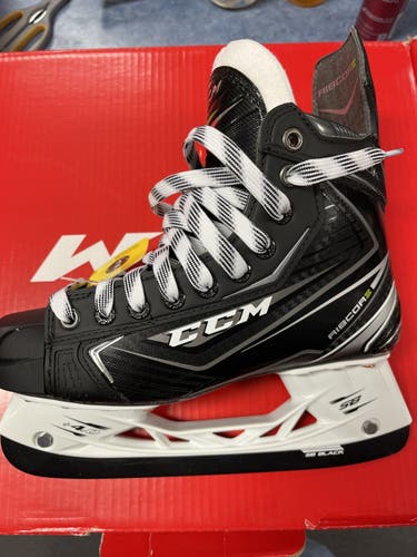 Junior CCM Regular Width  Size 5 RibCor 70K Hockey Skates