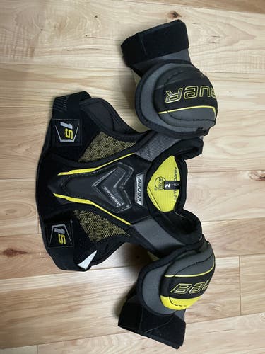 Youth Medium Bauer Supreme 1S Shoulder Pads