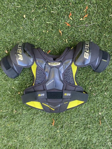 *USED ONCE* Senior Size Medium Bauer Supreme S29 Shoulder Pads