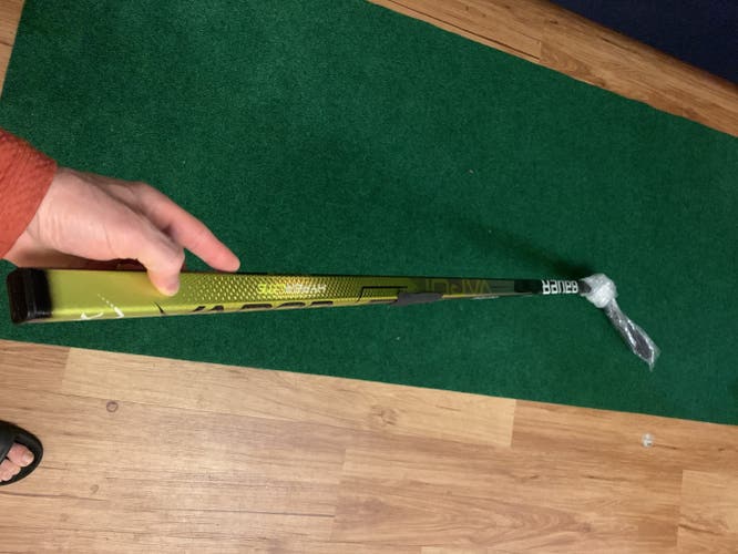 Senior Right Handed Mid Pattern Pro Stock Vapor Hyperlite Hockey Stick