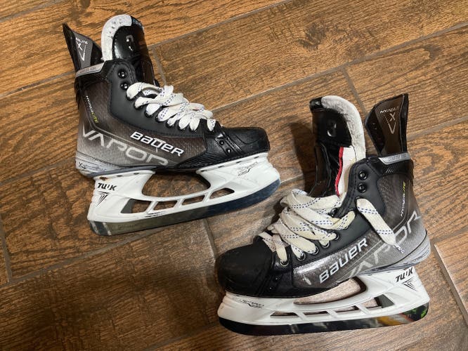 Bauer Pro Stock Size 8 Vapor Hyperlite Hockey Skates