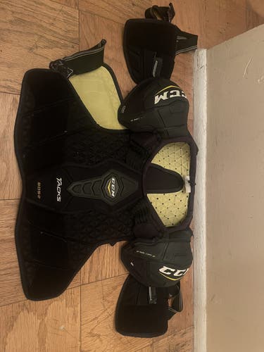 Senior Large CCM  Shoulder Pads