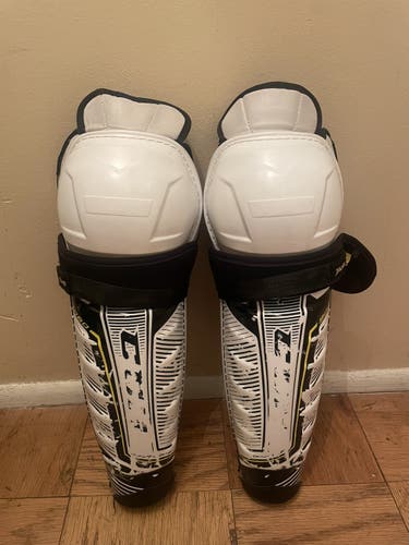 CCM  Shin Pads