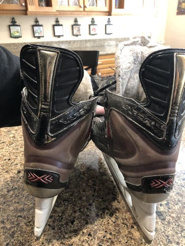 Senior Bauer Regular Width  Size 10 Vapor X60 Hockey Skates