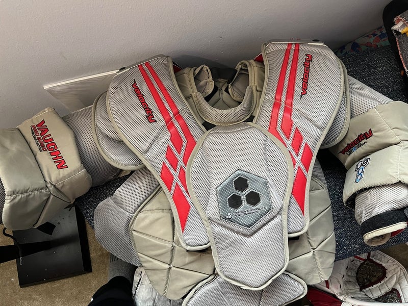 Goalie Chest Protector Used Adult Small Vaughn Velocity VE8 Pro Carbon