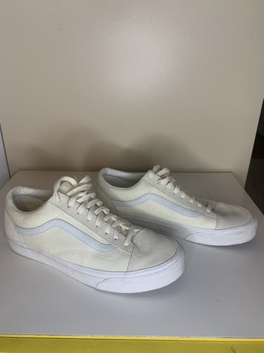LIKE NEW- Vans Old Skool (sz 10.5)