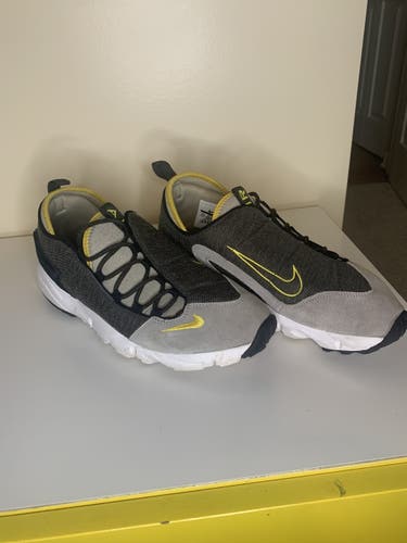 Green Nike Air Max (size 10.5)