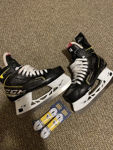 CCM Super Tacks AS3 Pro, Regular Width, Pro Stock, Size 9, Comes With Almost New Steal + 2 New Laces