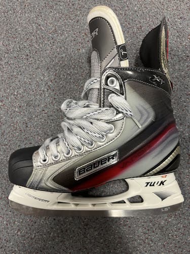 Senior Bauer Regular Width  Size 7 Vapor X7.0 Hockey Skates