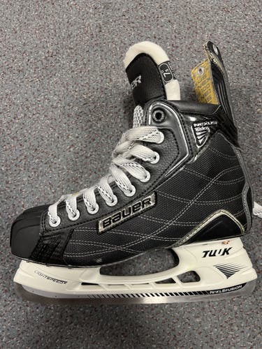 Senior Bauer Regular Width  Size 7.5 Nexus 1000 Hockey Skates