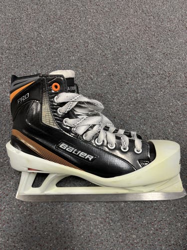 Used Bauer Regular Width  Size 9.5 Bauer Pro Hockey Skates