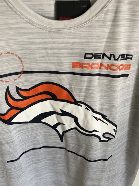 Denver Broncos Sideline Men's Nike Dri-FIT NFL Long-Sleeve Top.