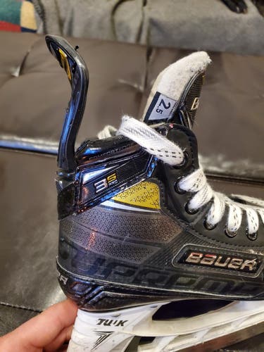 Hockey Skates Junior Used Bauer Supreme 3S Pro Regular Width Size 2.5