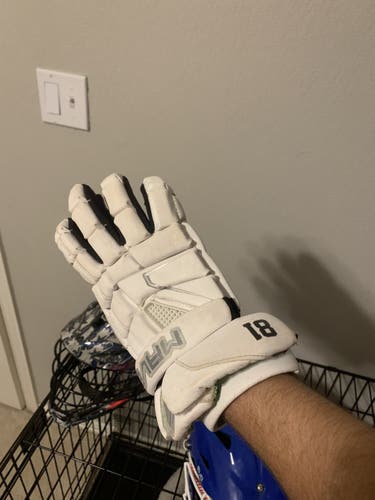 Maverick M4 Gloves