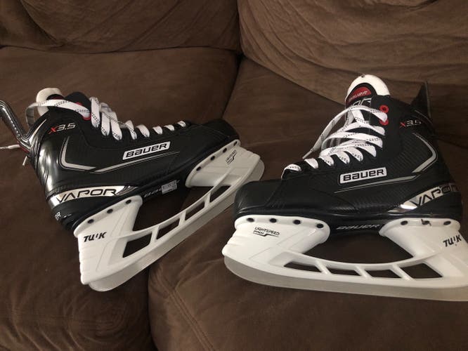 Bauer Regular Width  Size 8 Vapor X3.5 Hockey Skates