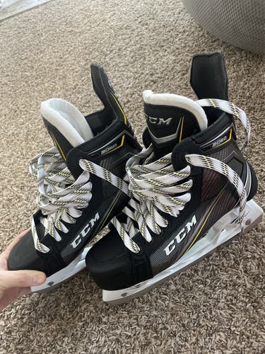 Senior CCM Regular Width Size 8 Tacks 9060 Hockey Skates