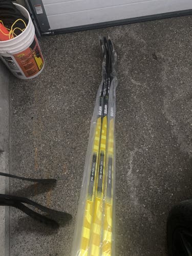 Hockey Stick Senior New Right Handed Bauer Supreme UltraSonic Mid Pattern