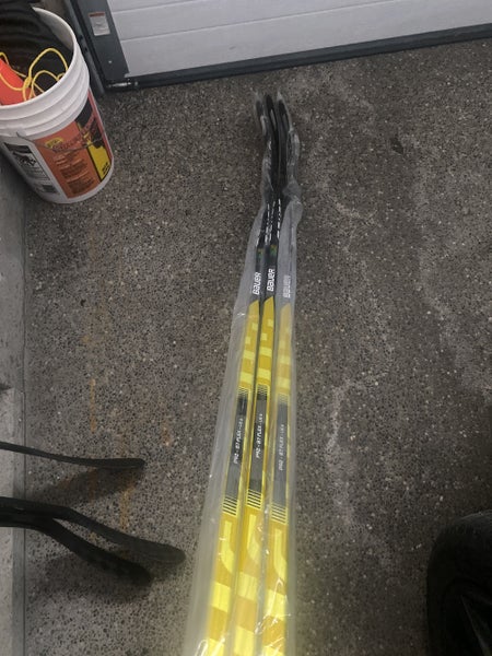 Hockey Stick Senior New Right Handed Bauer Supreme UltraSonic Mid Pattern