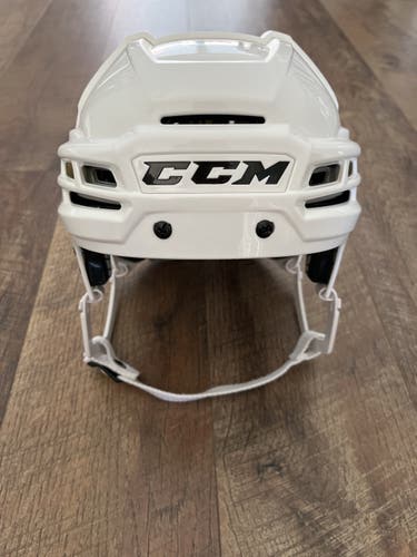 CCM Tacks 910 Pro Stock Helmet White Sr Medium