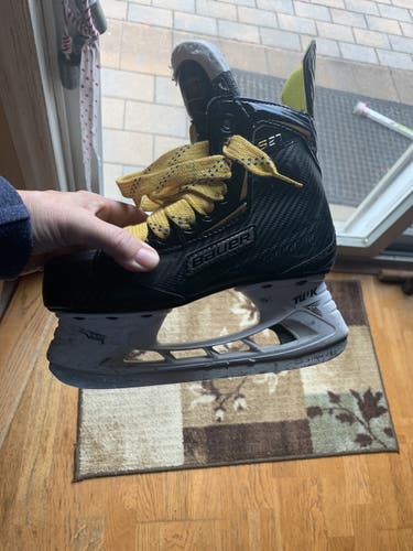 Junior Bauer Regular Width Size 3.5 Supreme S27 Hockey Skates