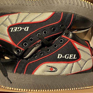 NIB DGel TRACTOR Broomball Shoes