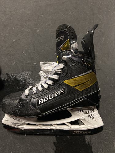 Senior Bauer Regular Width  Size 7 Supreme UltraSonic Hockey Skates