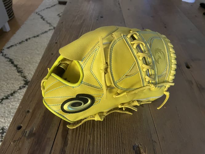 ASICS baseball glove