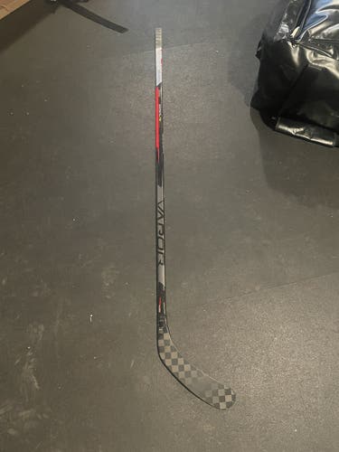 Senior Right Handed  Vapor Hyperlite Hockey Stick