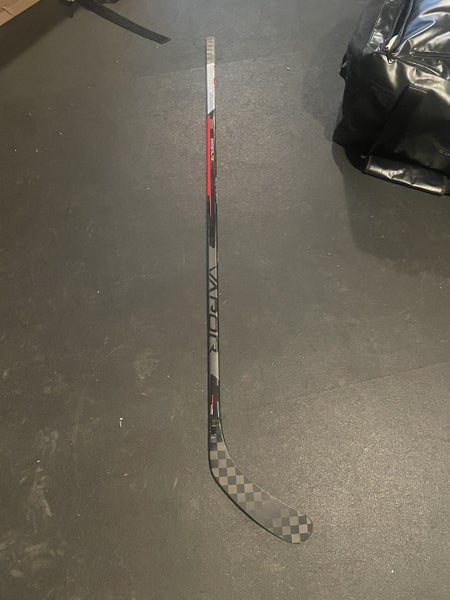 Senior Right Handed Vapor Hyperlite Hockey Stick