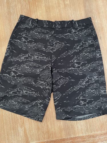 Black Used Size 32 Nike (Camo) Dri-Fit Shorts