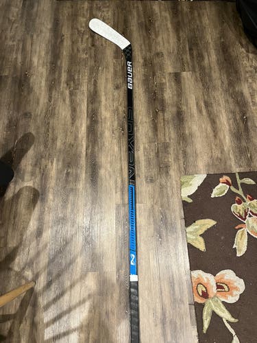 Senior Left Hand Mid Pattern Pro Stock Team Nexus Hockey Stick