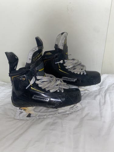 Senior Bauer Regular Width  Size 8 Supreme 2S Pro Hockey Skates