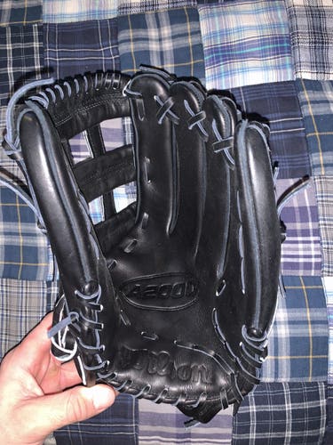New Outfield 12.75" A2000 Baseball Glove