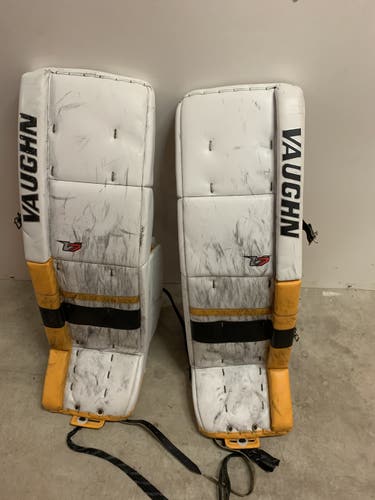 Goalie Leg Pads Used 36" Vaughn Vaughn V7 Pro Carbon XR Pro Stock