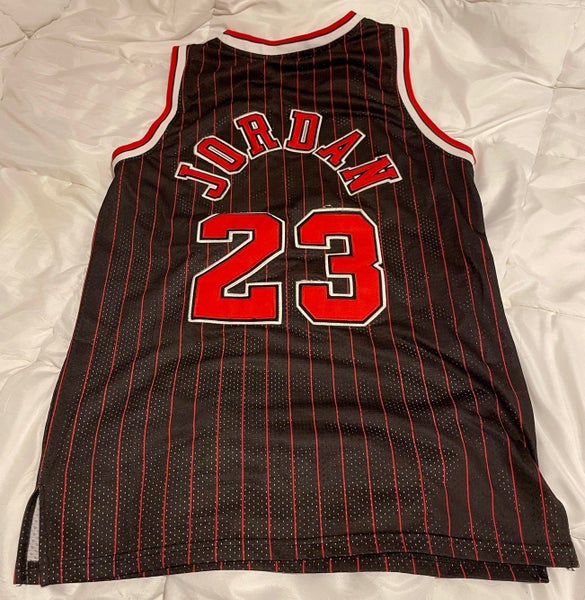 Michael Jordan #23 Chicago Bulls Official Pinstripe Men's Jersey Black Sz  Large
